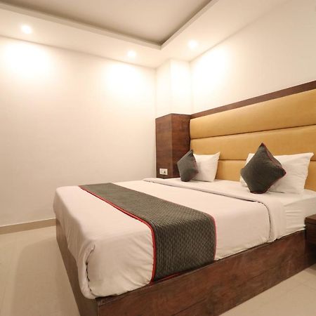 Hotel Tela Suite Plaza Nueva Delhi Exterior foto