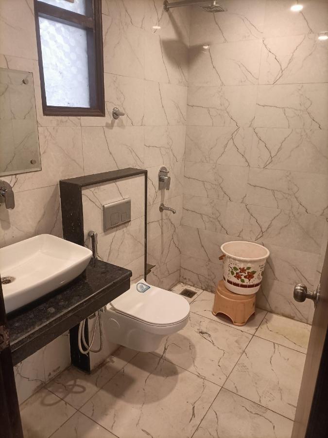 Hotel Tela Suite Plaza Nueva Delhi Exterior foto
