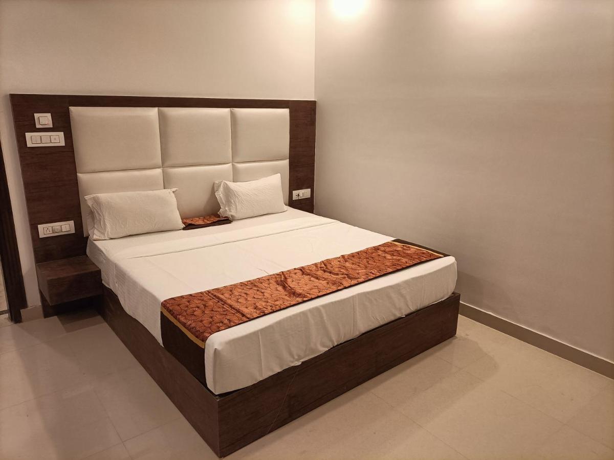 Hotel Tela Suite Plaza Nueva Delhi Exterior foto