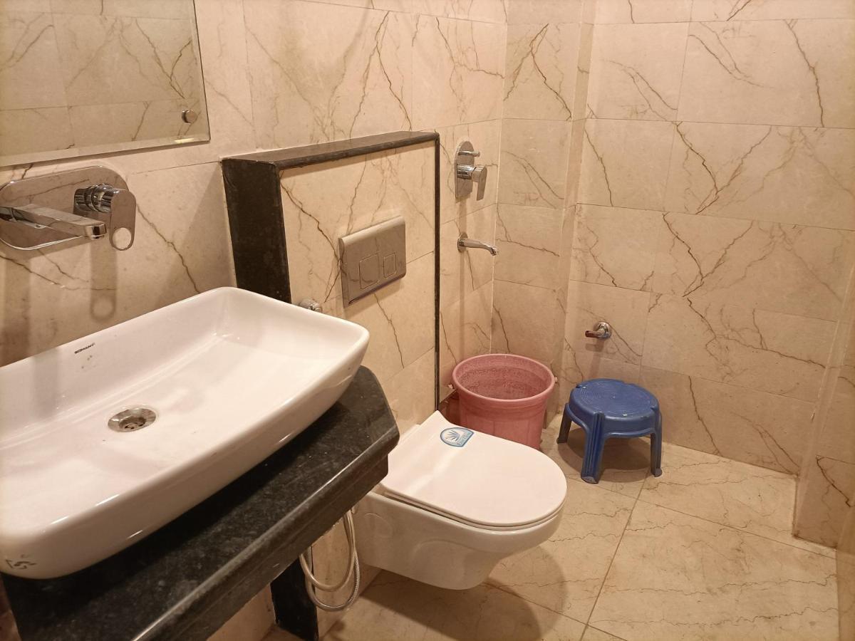 Hotel Tela Suite Plaza Nueva Delhi Exterior foto