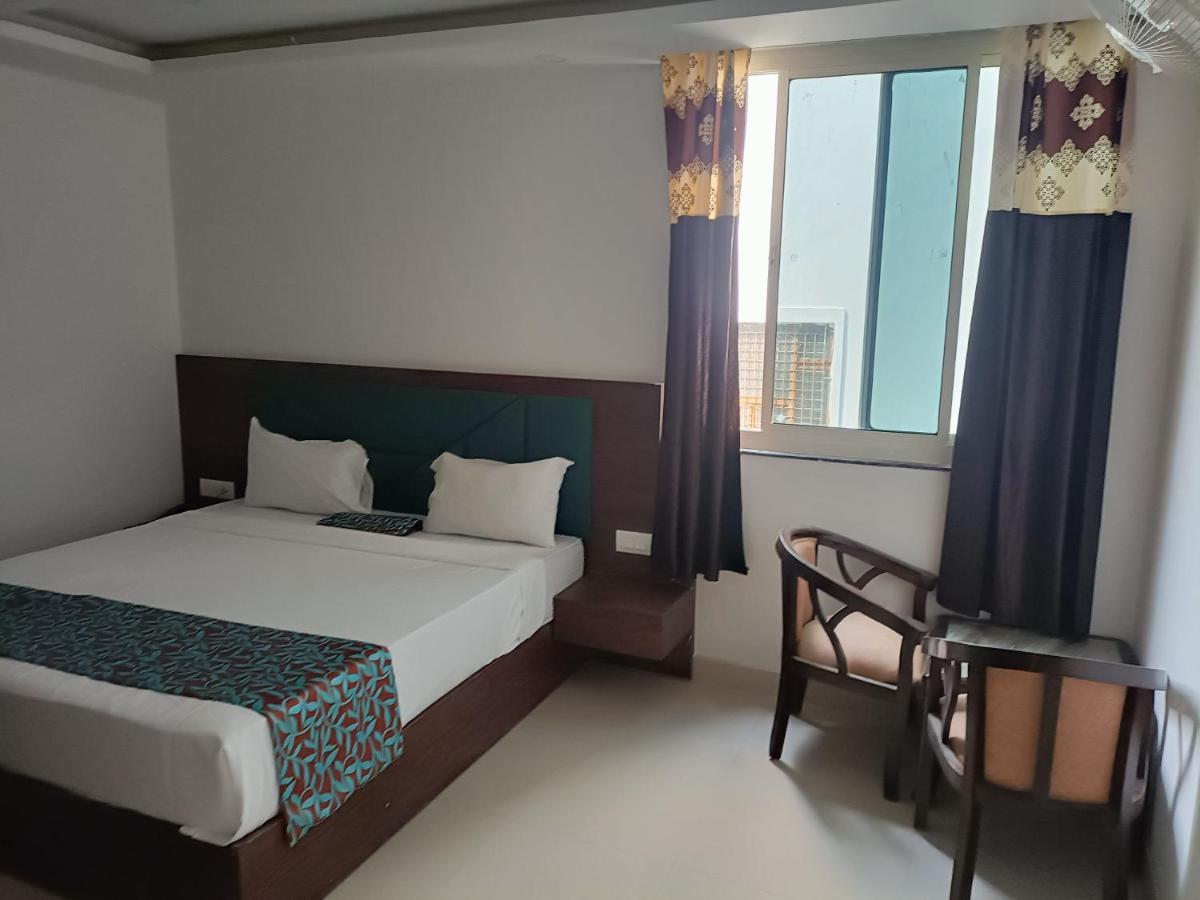 Hotel Tela Suite Plaza Nueva Delhi Exterior foto