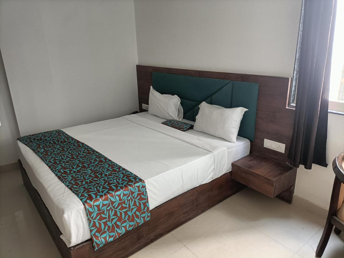 Hotel Tela Suite Plaza Nueva Delhi Exterior foto