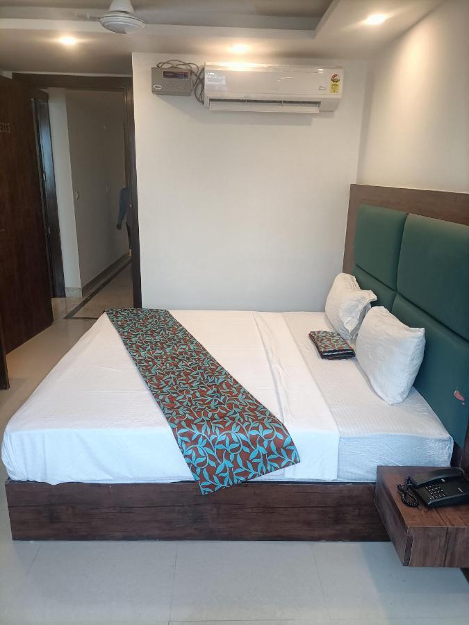 Hotel Tela Suite Plaza Nueva Delhi Exterior foto