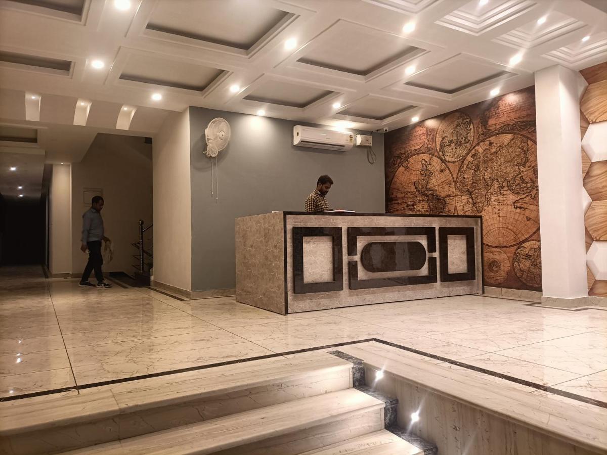 Hotel Tela Suite Plaza Nueva Delhi Exterior foto